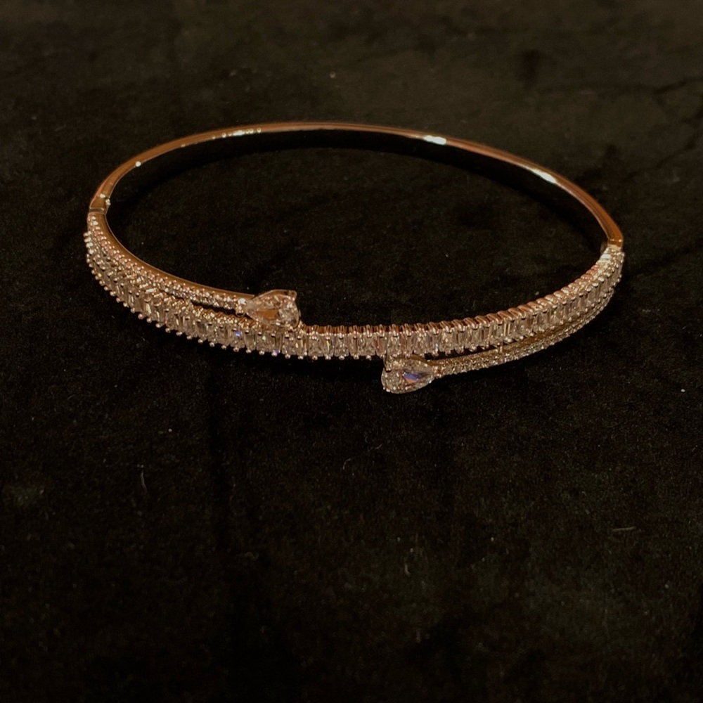 Cubic zirconia hinge bangle in silver plated